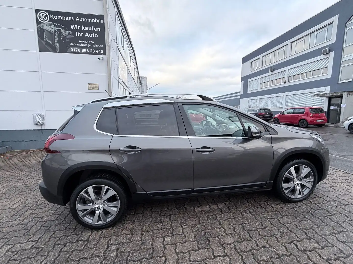 Peugeot 2008 Allure Grijs - 2