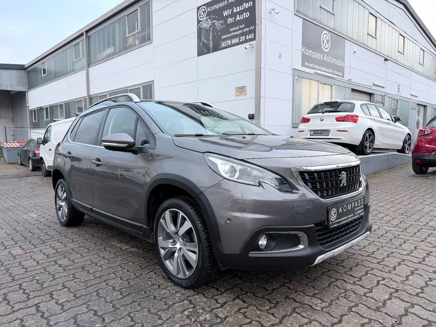 Peugeot 2008 Allure Grijs - 1