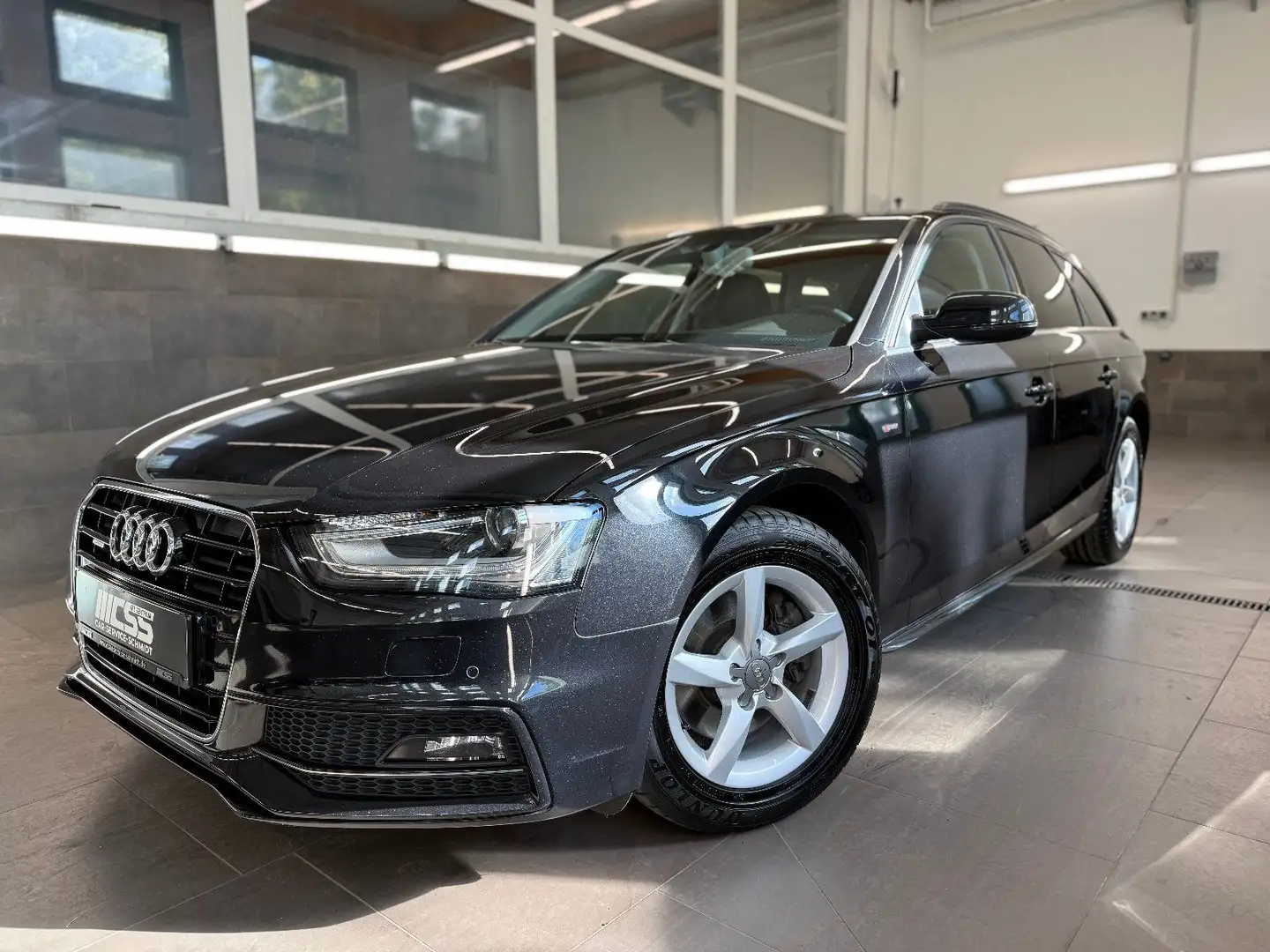 Audi A4 Avant quattro S Line Navi Xenon AHK SHZ Schwarz - 1