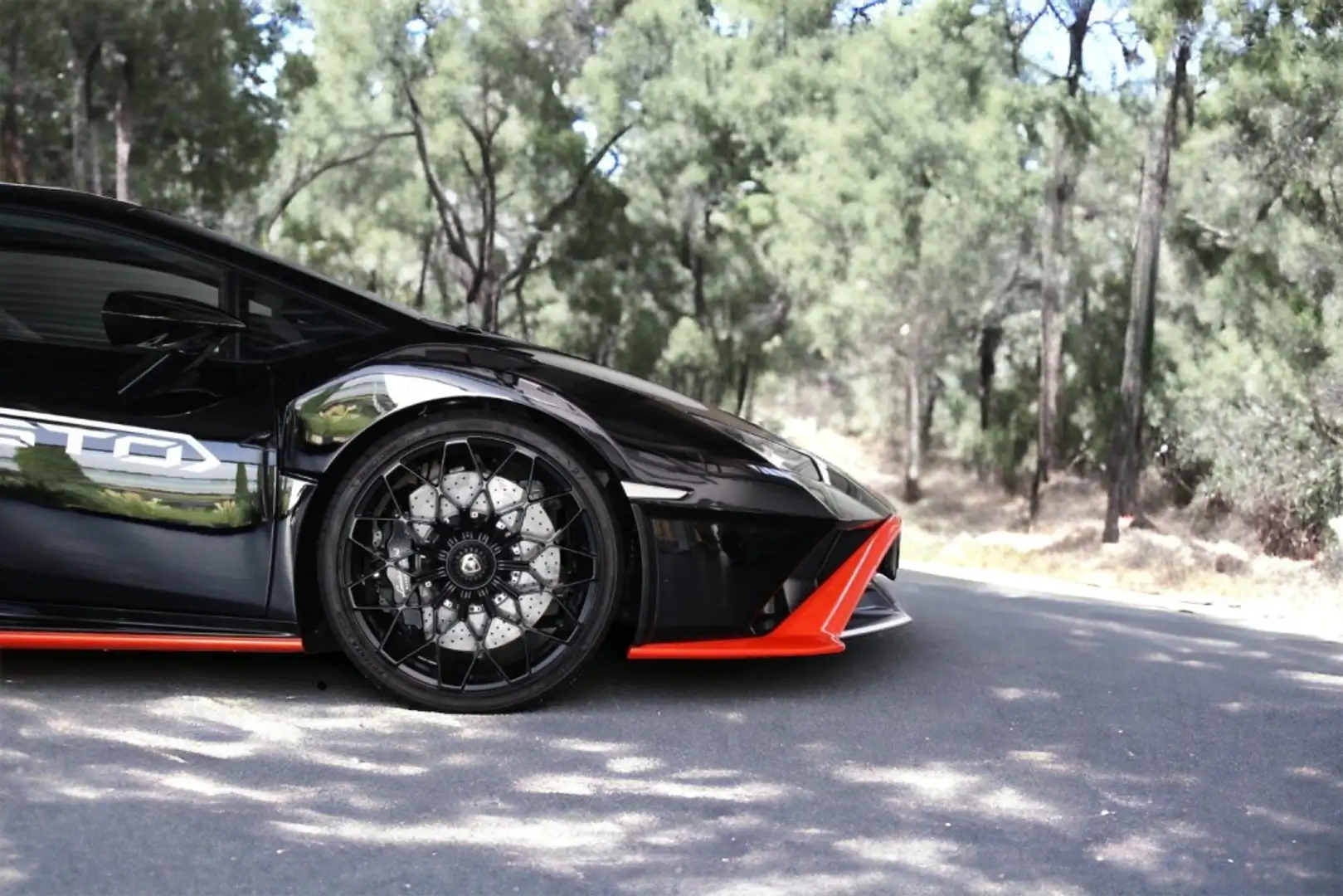 Lamborghini Huracán STO RWD Schwarz - 2