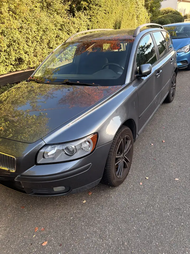 Volvo V50 2.4 — photo 1 of 5