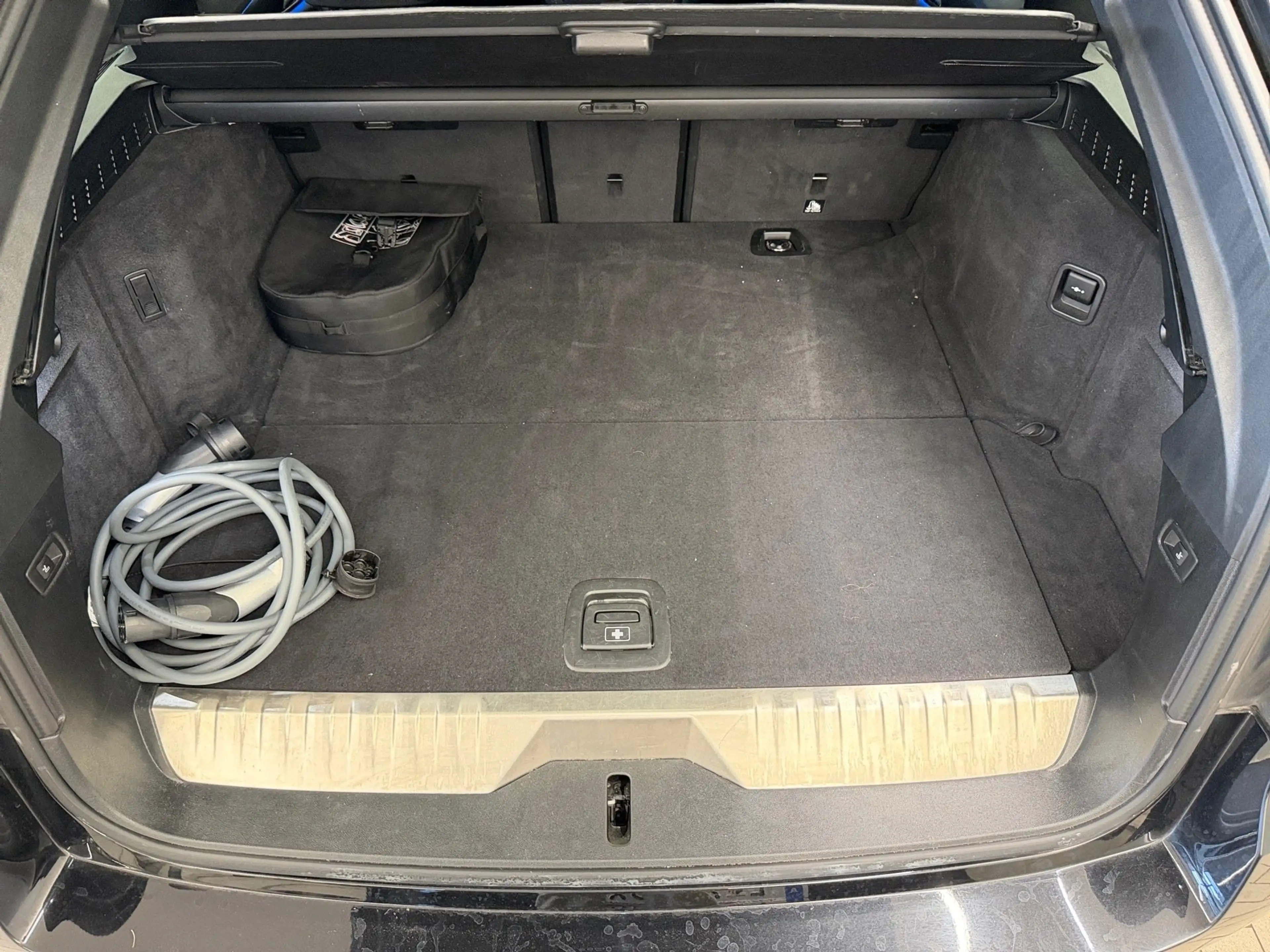 BMW 530 e xDrive — photo 11
