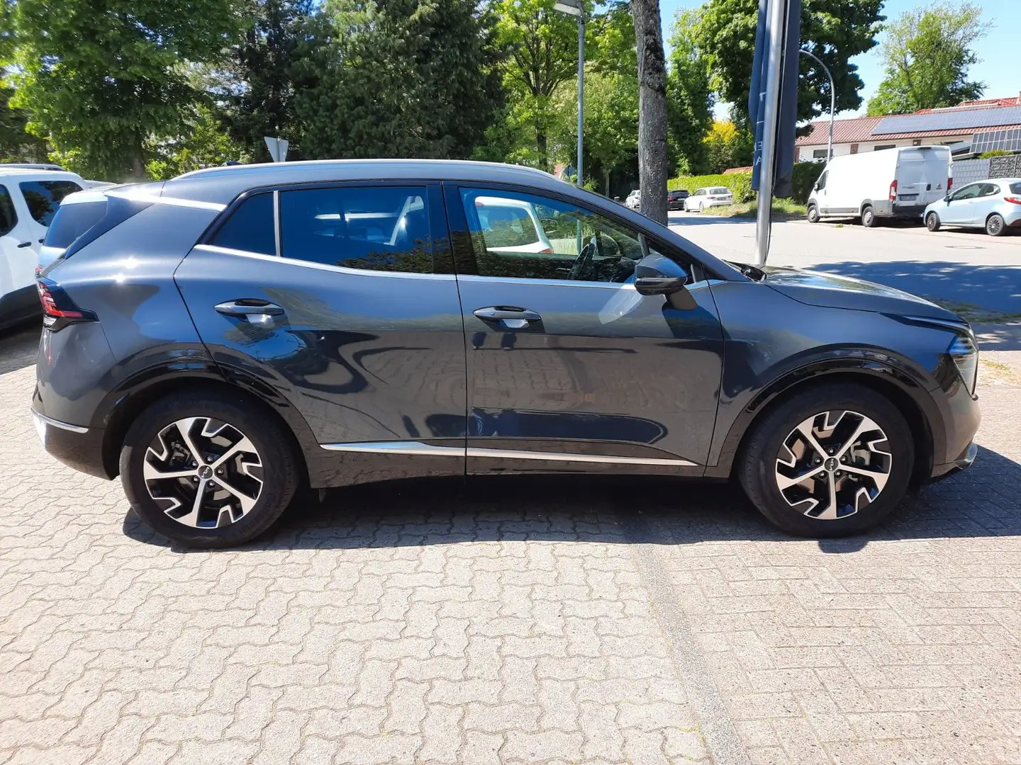 Kia Sportage 1.6 CRDi Spirit DriveWise+Leder+Sound-P Grau - 2