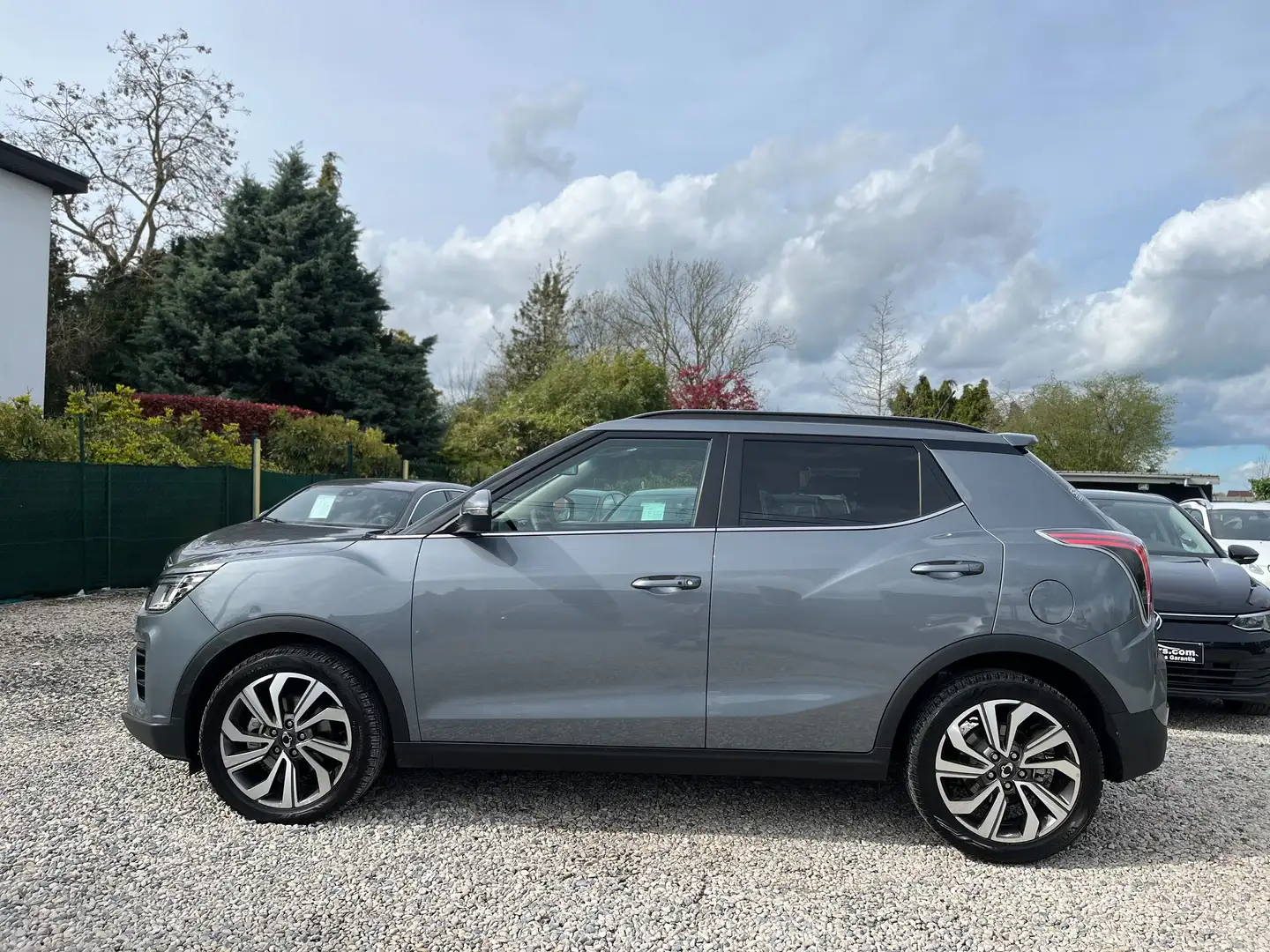 SsangYong Tivoli 1.5T*GARANTIE 2028* AUTO *TOIT* COCKPIT*CUIR *GPS* Grijs - 2