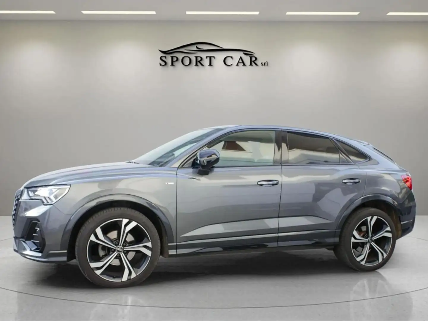 Audi Q3 SPB 35 TDI quattro S tronic Identity Black Gris - 2