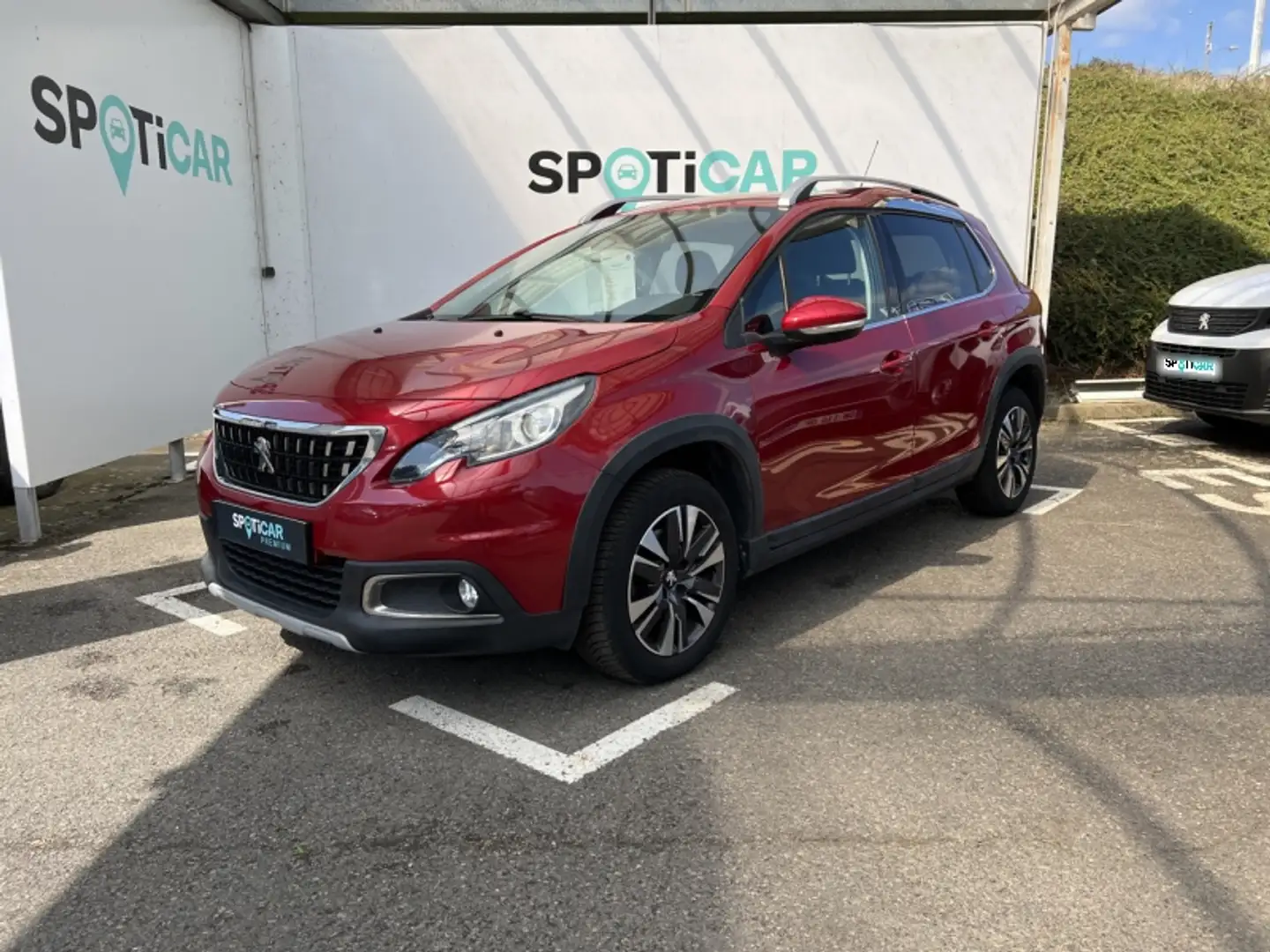 Peugeot 2008 1.2 PureTech 110ch Allure S\u0026S Rood - 1