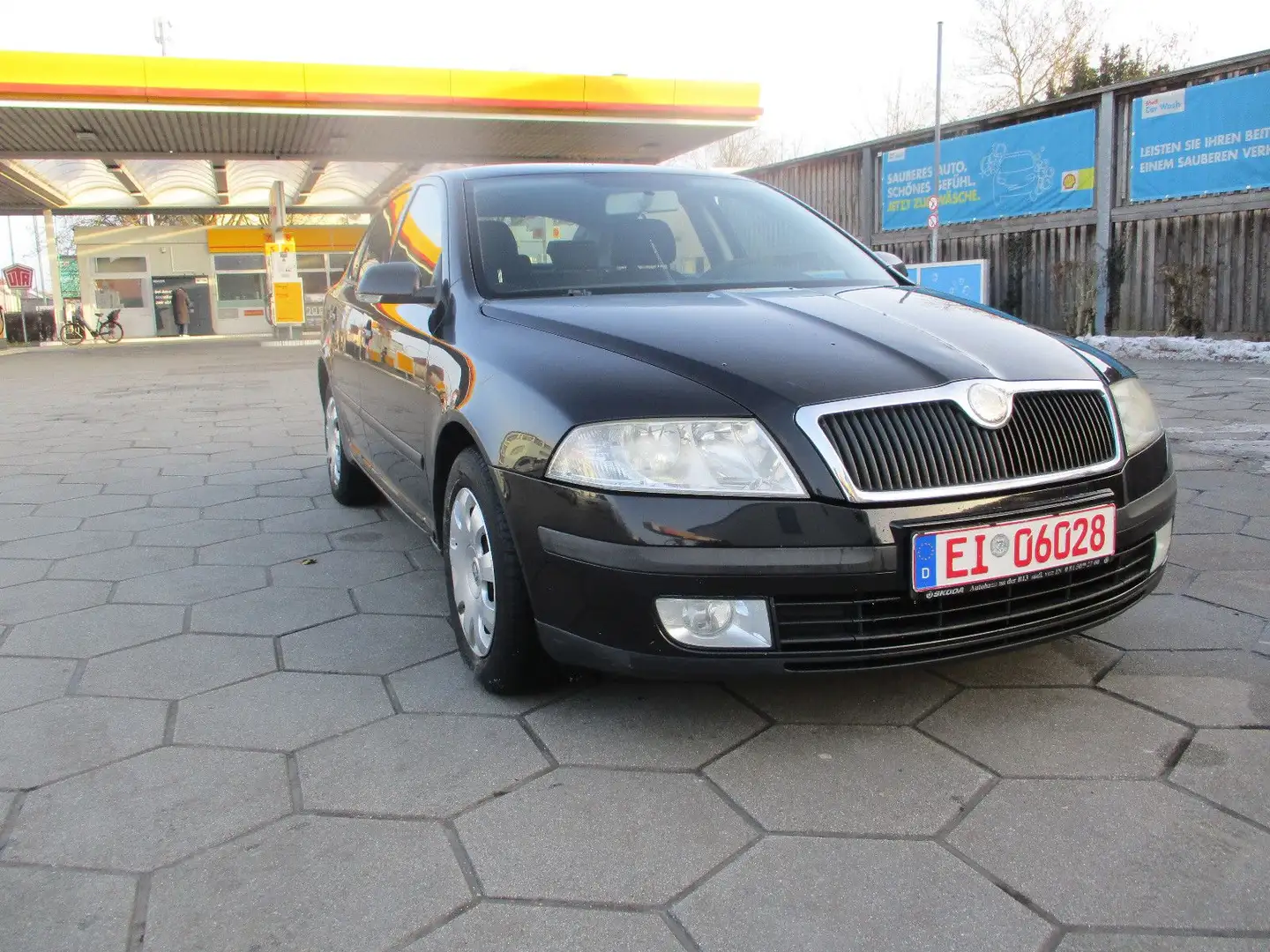 Skoda Octavia Lim.  1.9 TDI Ambiente TÜV NEU Schwarz - 1
