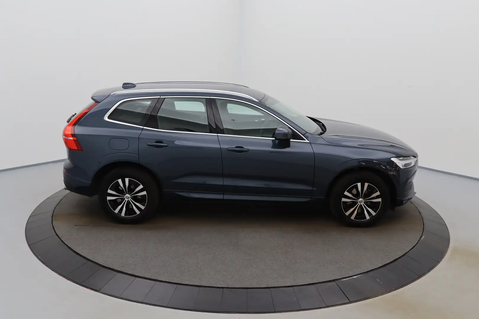 Volvo XC60 2.0 B4 MHEV Momentum Pro Geartr. LEDER/CUIR LED GP Bleu - 2