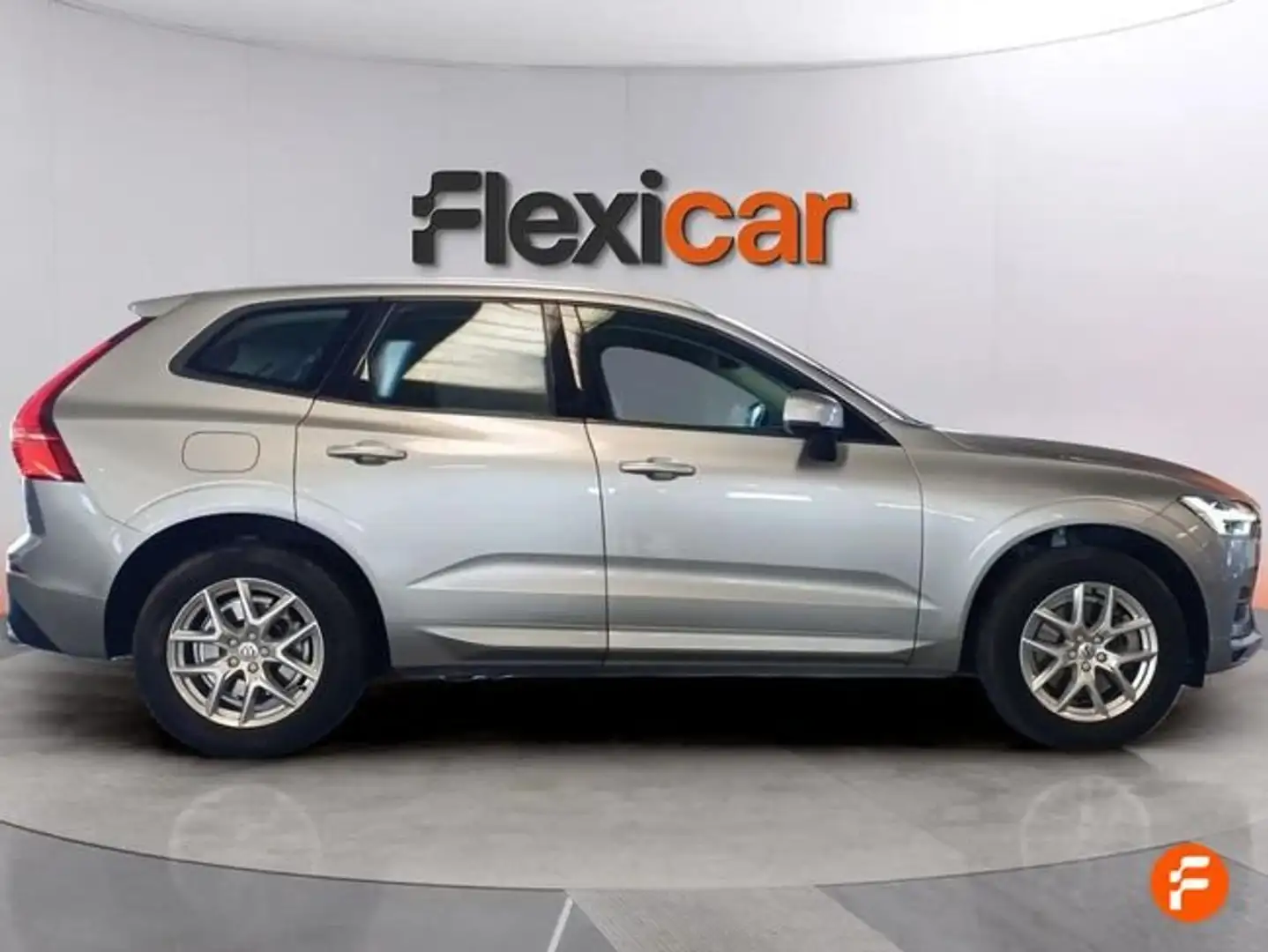 Volvo XC60 T4 Momentum Aut. 190 Gris - 2