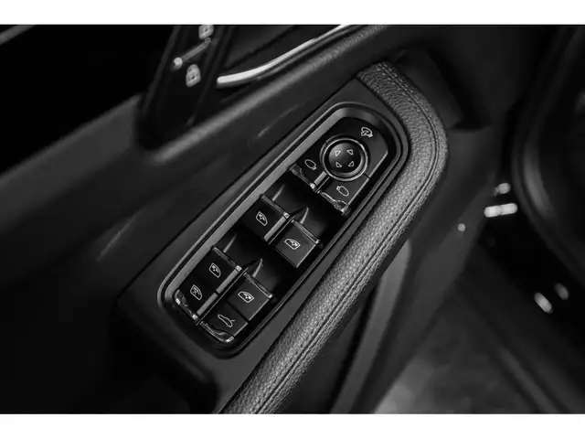 Porsche Macan view 20