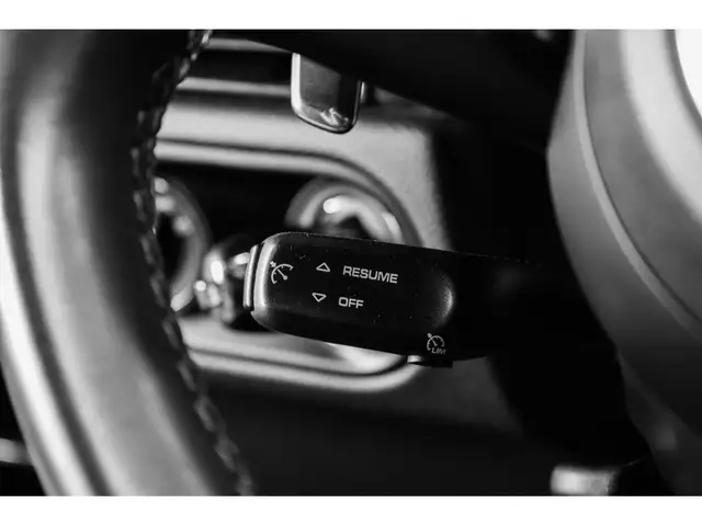 Porsche Macan view 28