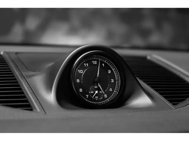 Porsche Macan view 22