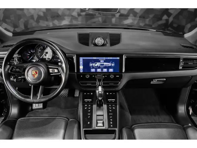 Porsche Macan view 18