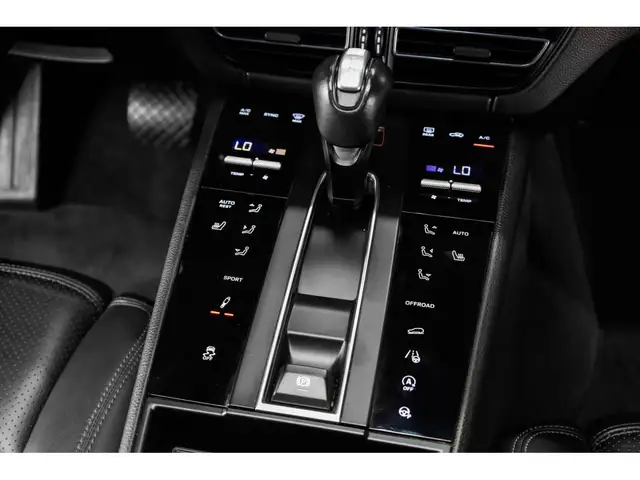 Porsche Macan view 9