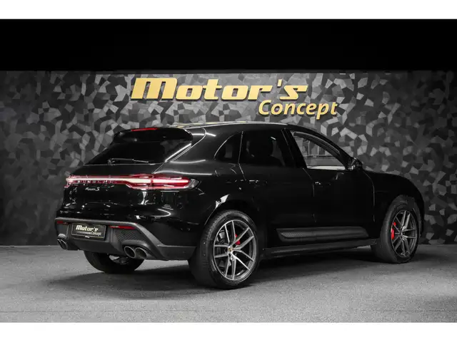 Porsche Macan view 3