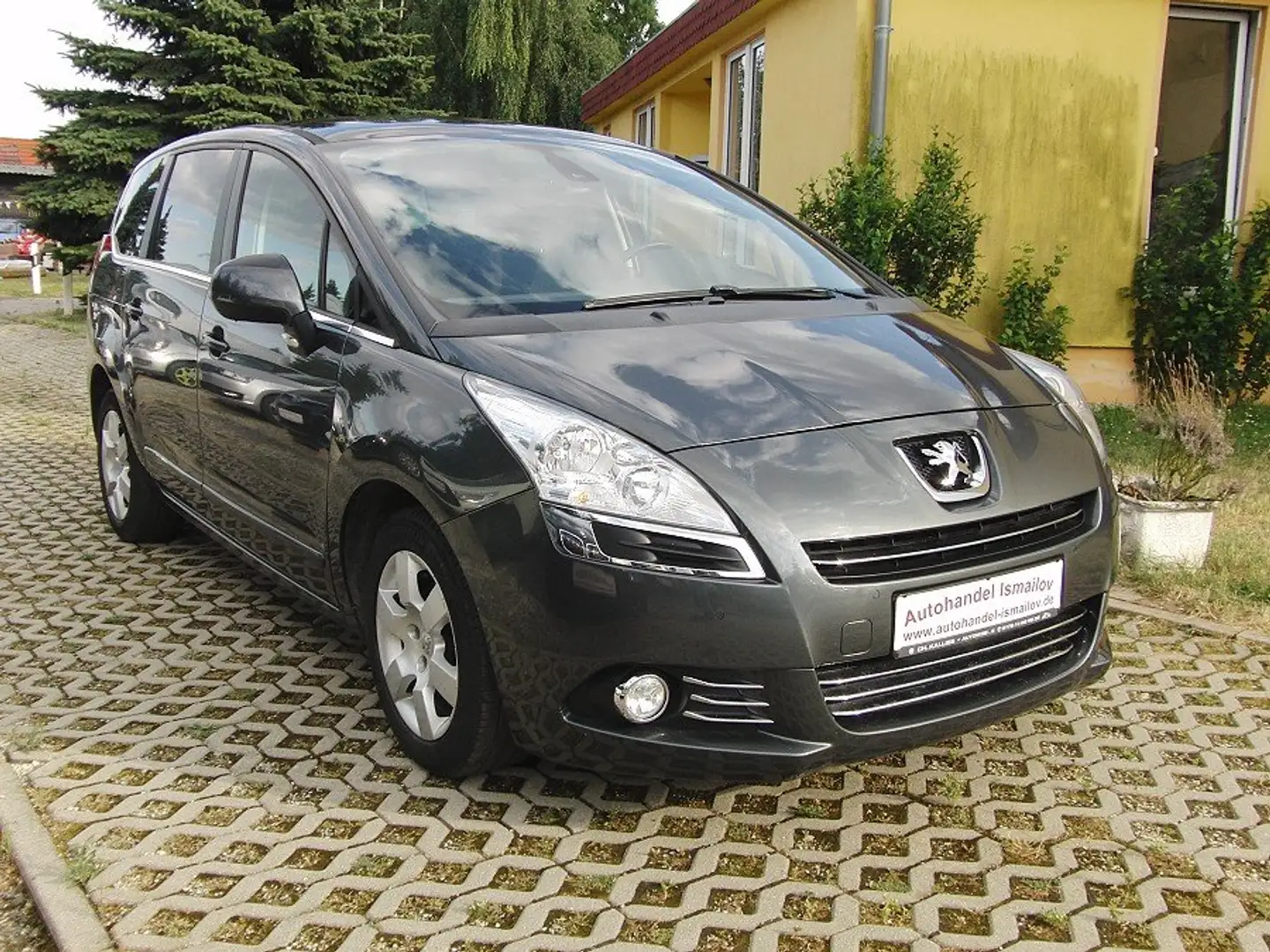 Peugeot 5008 1,6 e-HDI Automatic Grau - 1