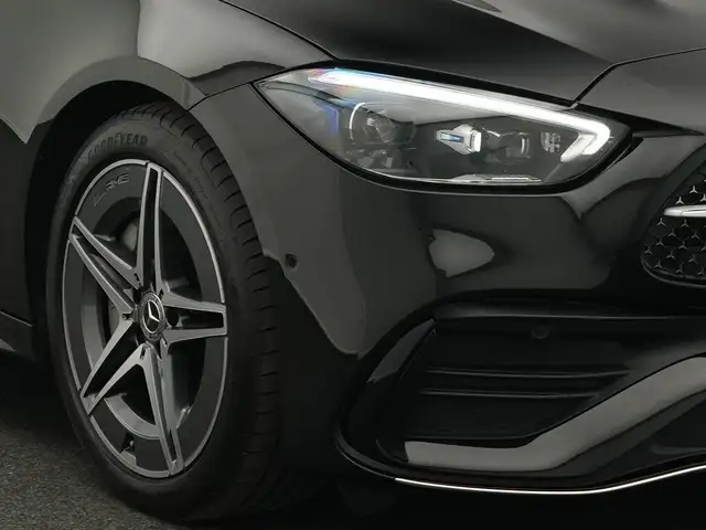 Mercedes-Benz C-Class view 9