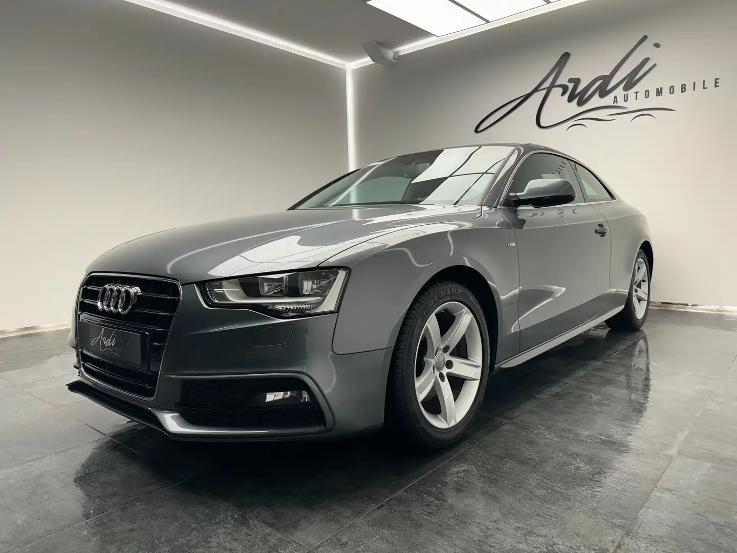 Audi A5 2.0 TDi Sline *GARANTIE 12 MOIS*1er PROPRIETAIRE* Grijs - 1