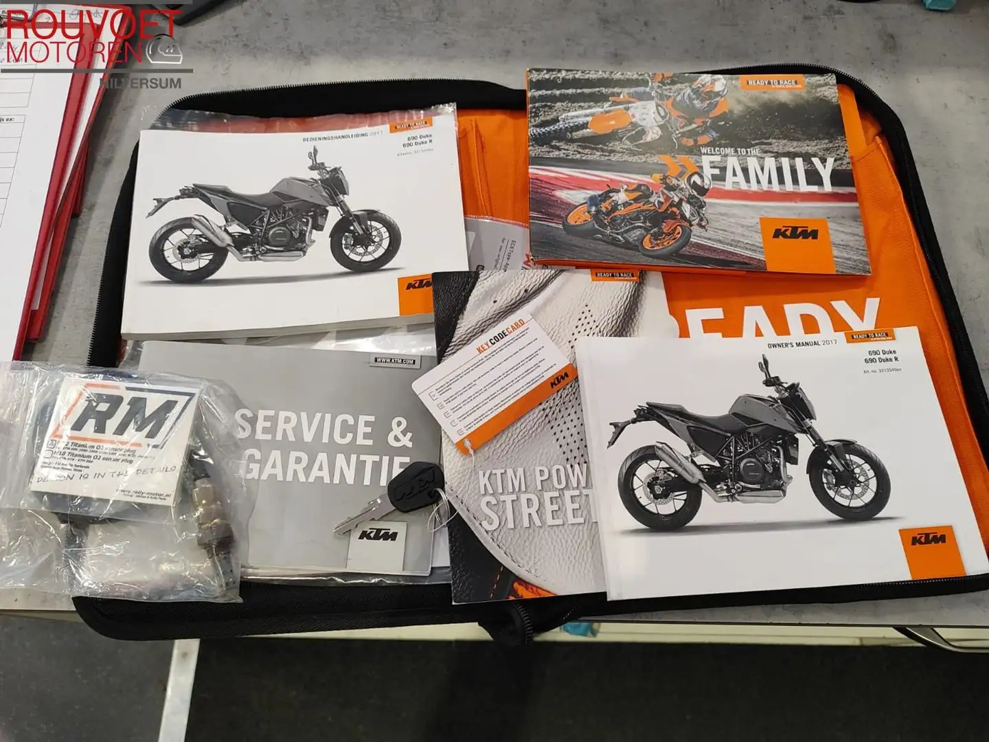 KTM 690 Duke Zwart - 2