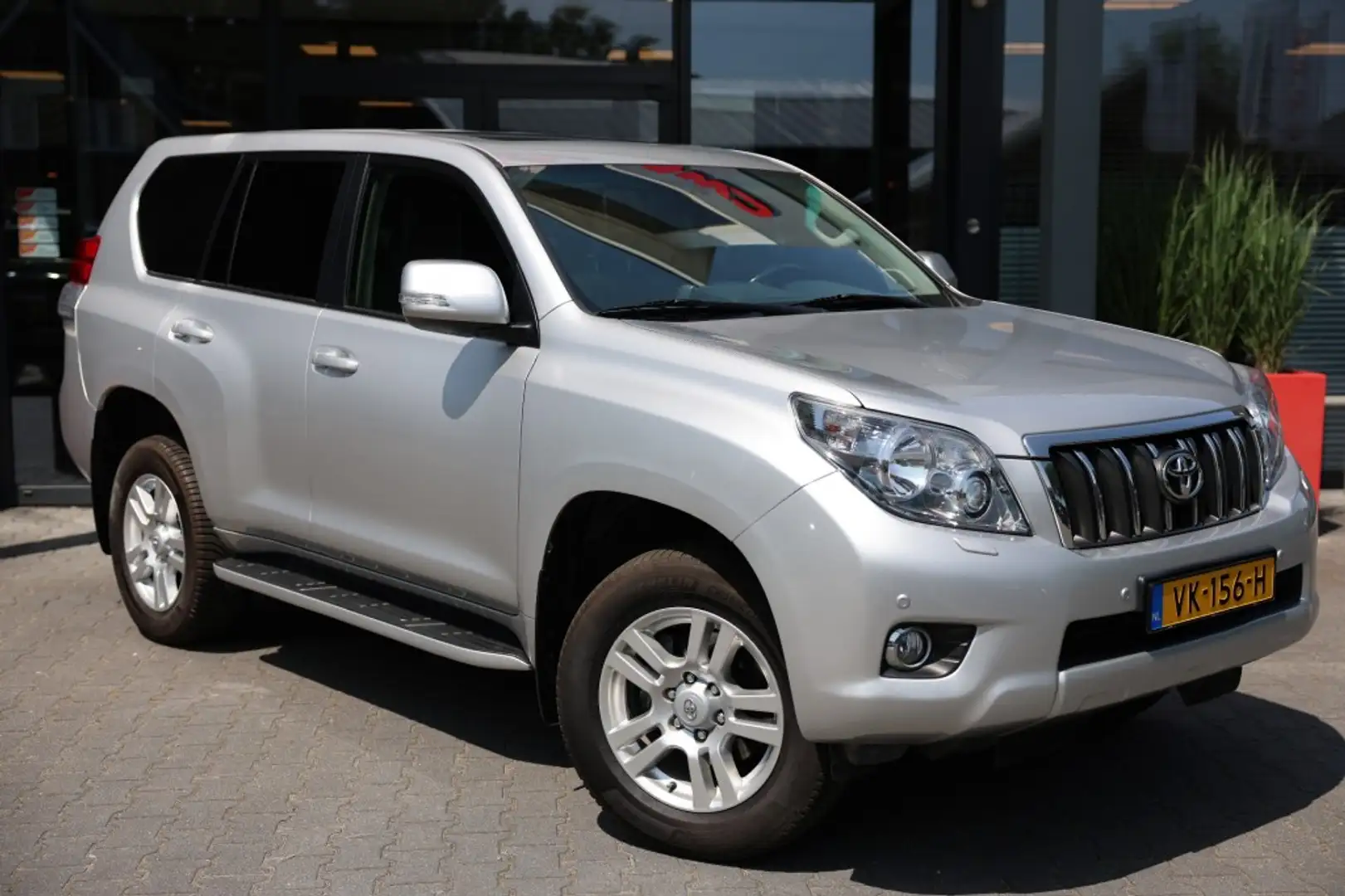 Toyota Land Cruiser 3.0 D-4D 5DRS LEGEND A/T VAN Zilver - 1