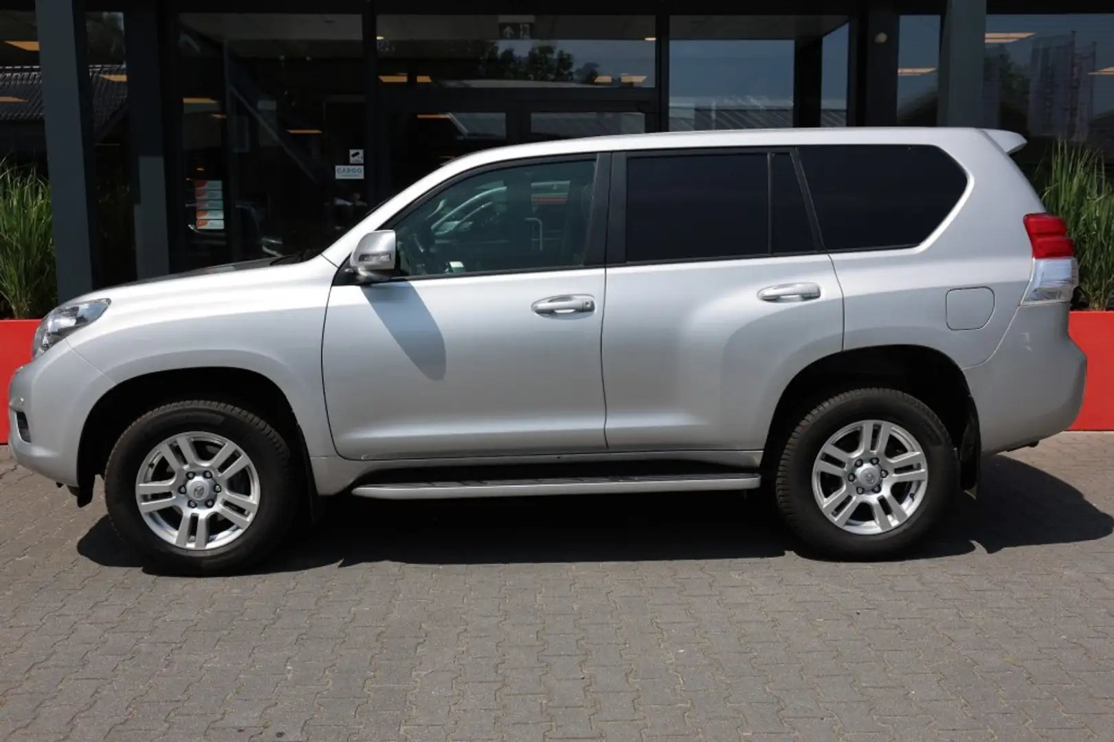 Toyota Land Cruiser 3.0 D-4D 5DRS LEGEND A/T VAN Zilver - 2