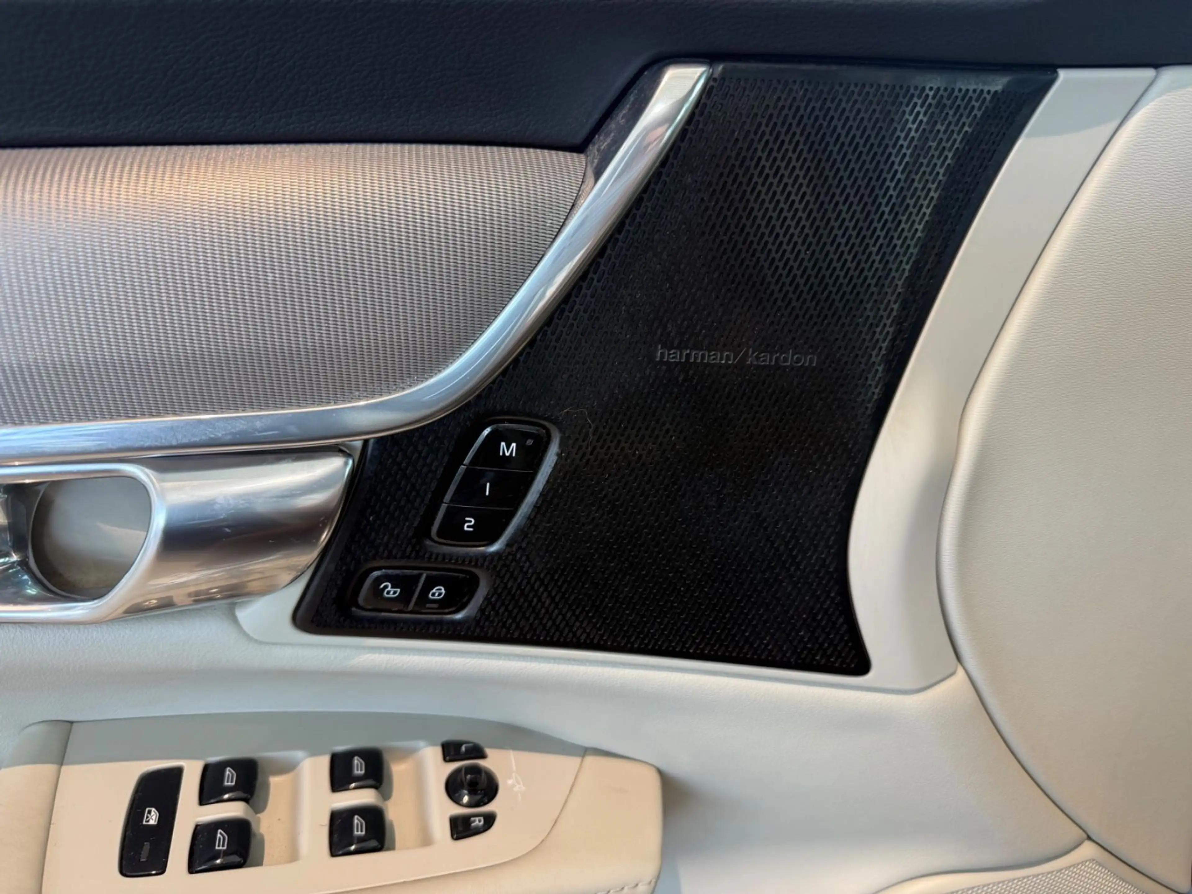 Volvo V90 Kombi NAVIGATION+SHZ+HK+PDC+LEDER — photo 12