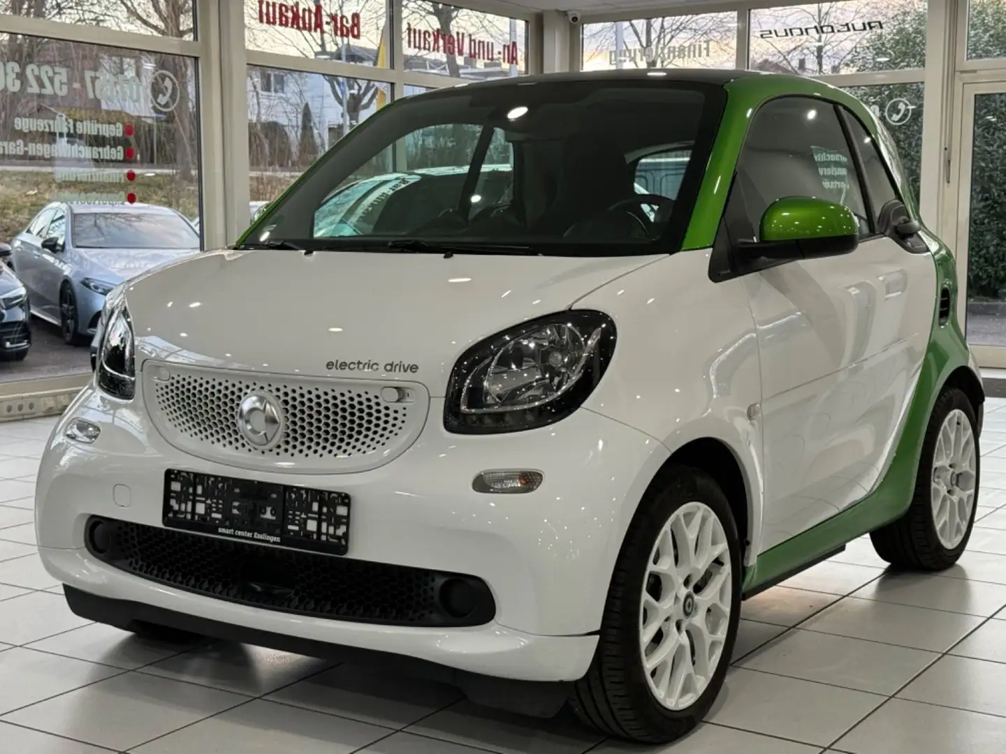 smart forTwo *EQ*PASSION*DESIGN*PANO*LED*SHZ*ACC*TEMP* Weiß - 1