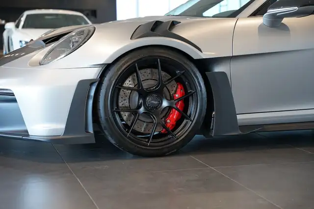 Porsche 911 view 5