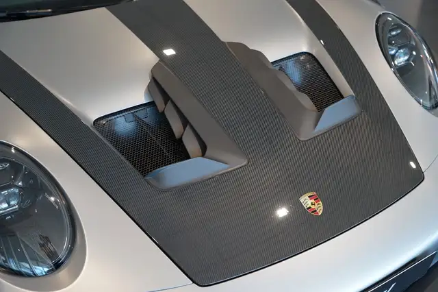 Porsche 911 view 7