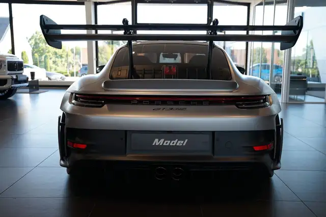 Porsche 911 view 4