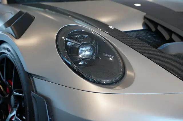 Porsche 911 view 6