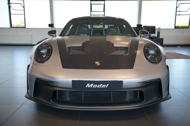 Porsche 911 view 3