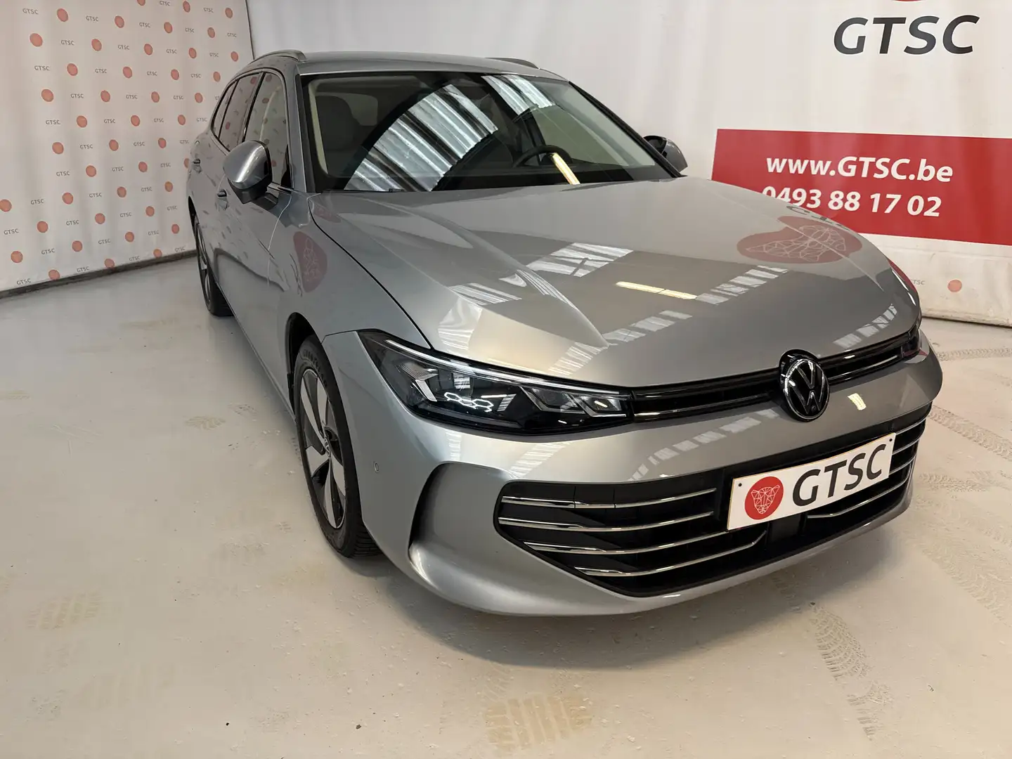Volkswagen Passat Variant 1.5 e-Hybrid DSG ACC Carplay, 360 camera, 9 maand! Silber - 1