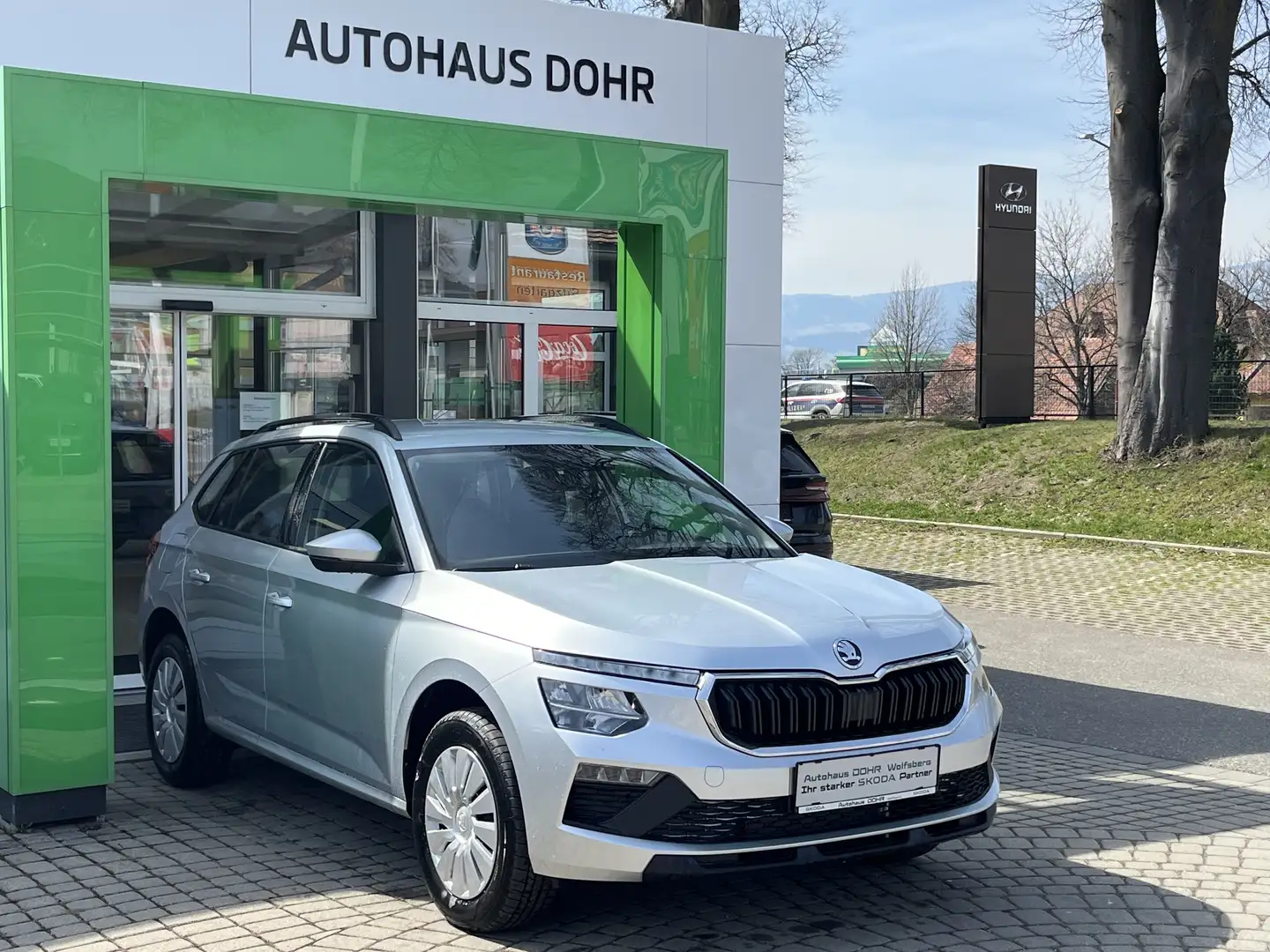 Skoda Kamiq Essence Grau - 1