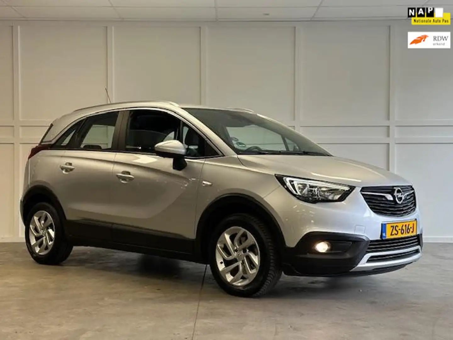 Opel Crossland X 1.2 Turbo Innovation / 2019 / Automaat / Navi / Gris - 1