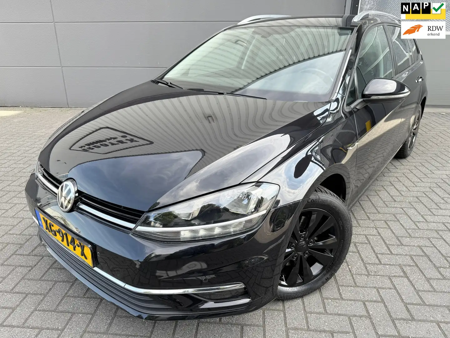 Volkswagen Golf Variant 1.0 TSI R-LINE Business*CRUISE*APK*NAP*NAVI*CARPLY Zwart - 1