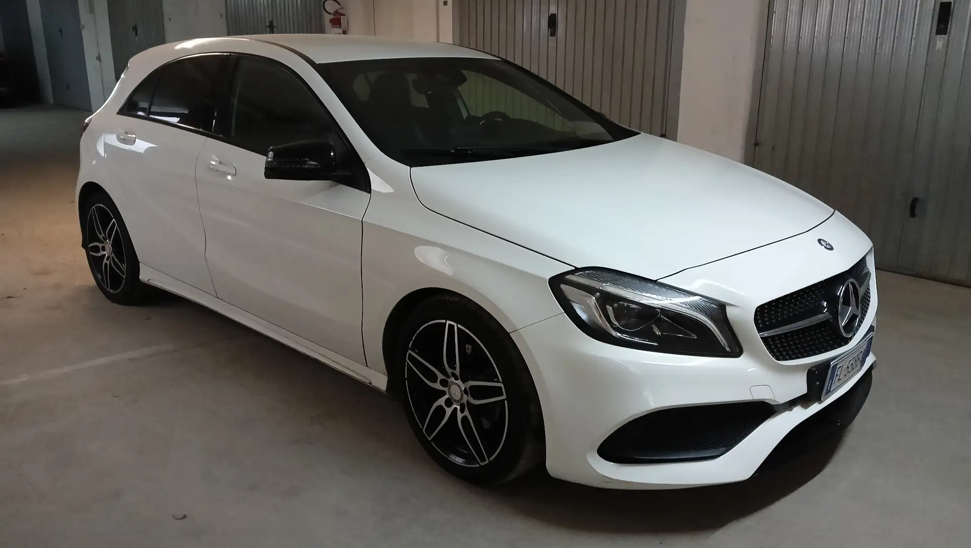 Mercedes-Benz A 200 Premium AMG - 2