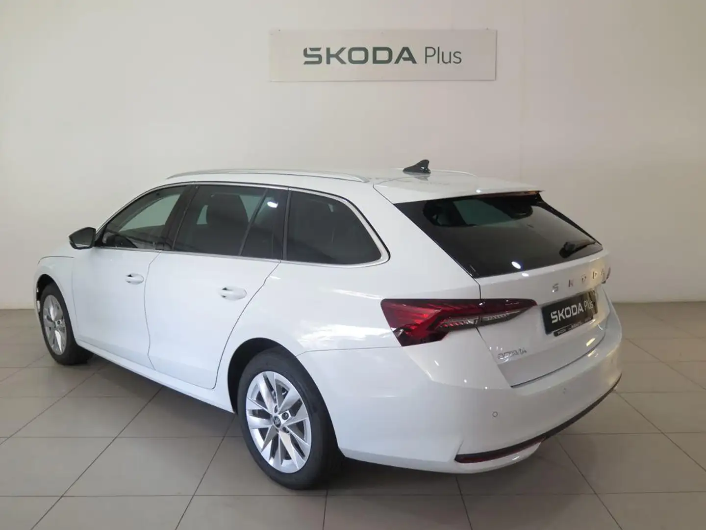 Skoda Octavia Combi 2.0TDI Selection DSG7 110kW Blanc - 2