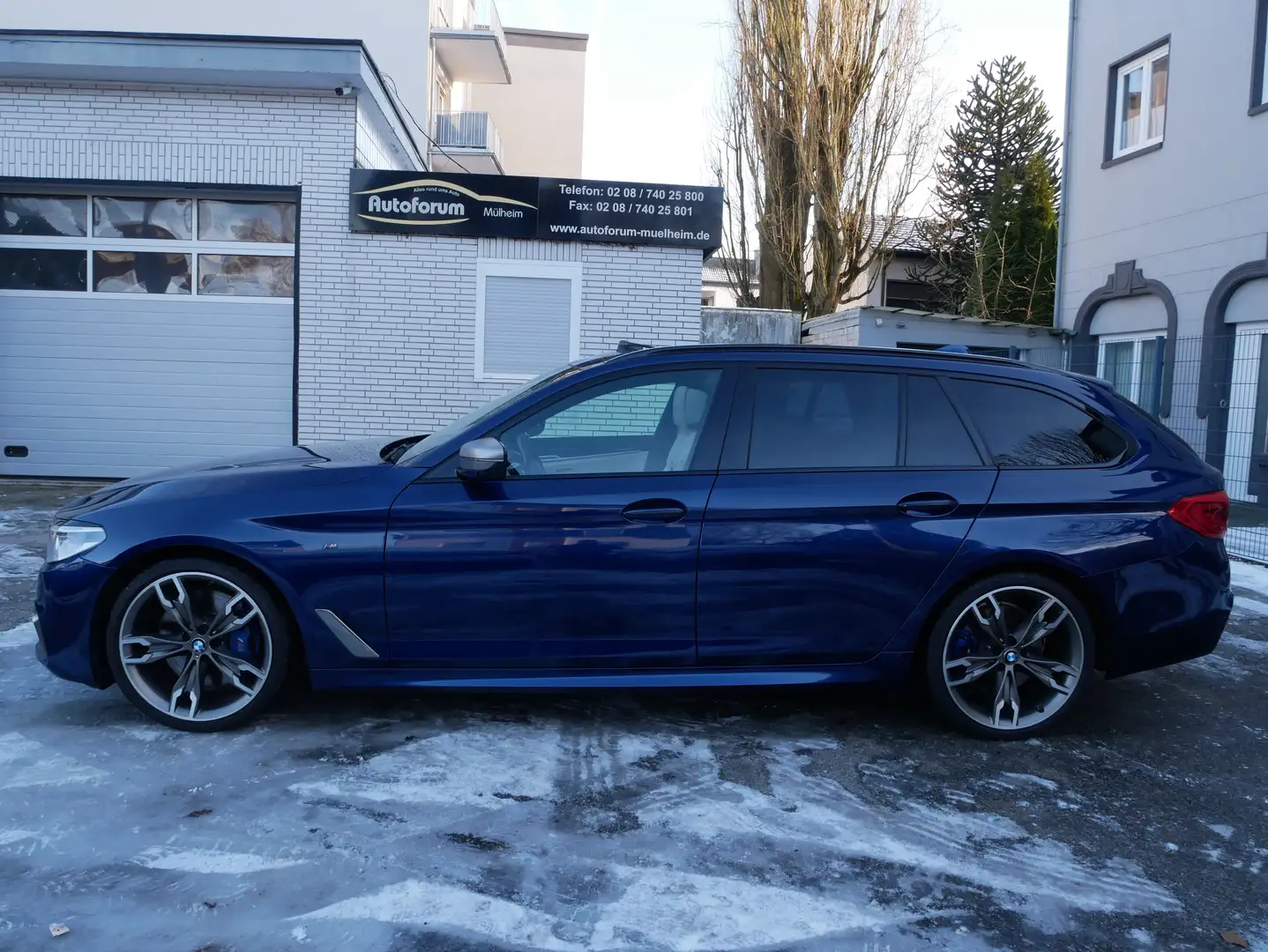 BMW M550 M550 d xDrive HUD Pano Sitzklima KeyGo LED H&K Kam Blau - 2