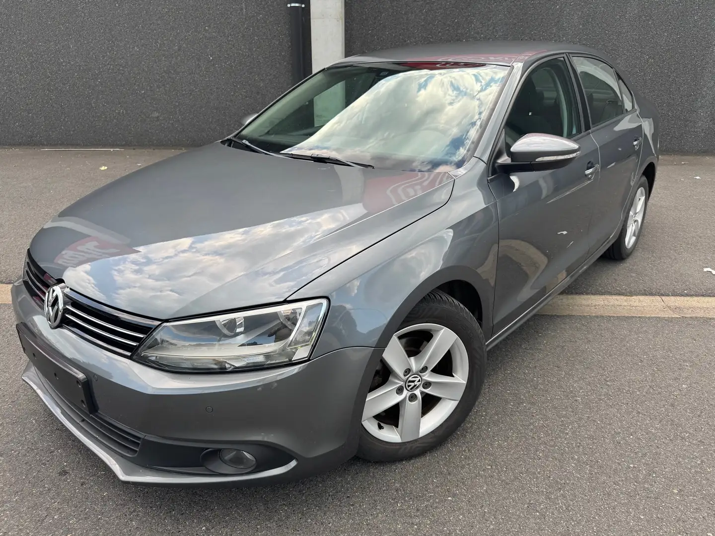 Volkswagen Jetta 1.6 CR TDi Comfortline Grijs - 1