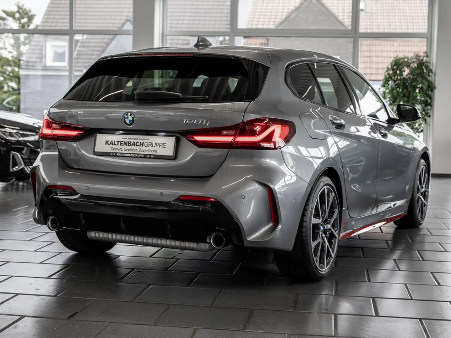 BMW 128 ti A PANO HUD LED ACC W-LAN NAVI H/K SHZ Grau - 2