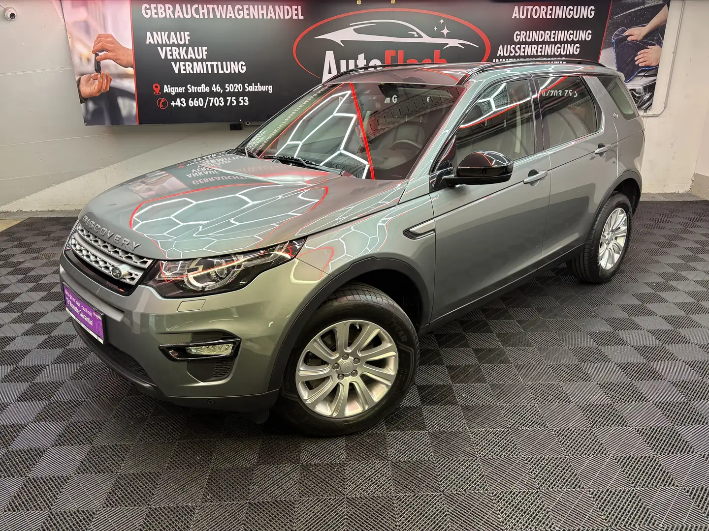 Land Rover Discovery Sport Pure Grau - 1
