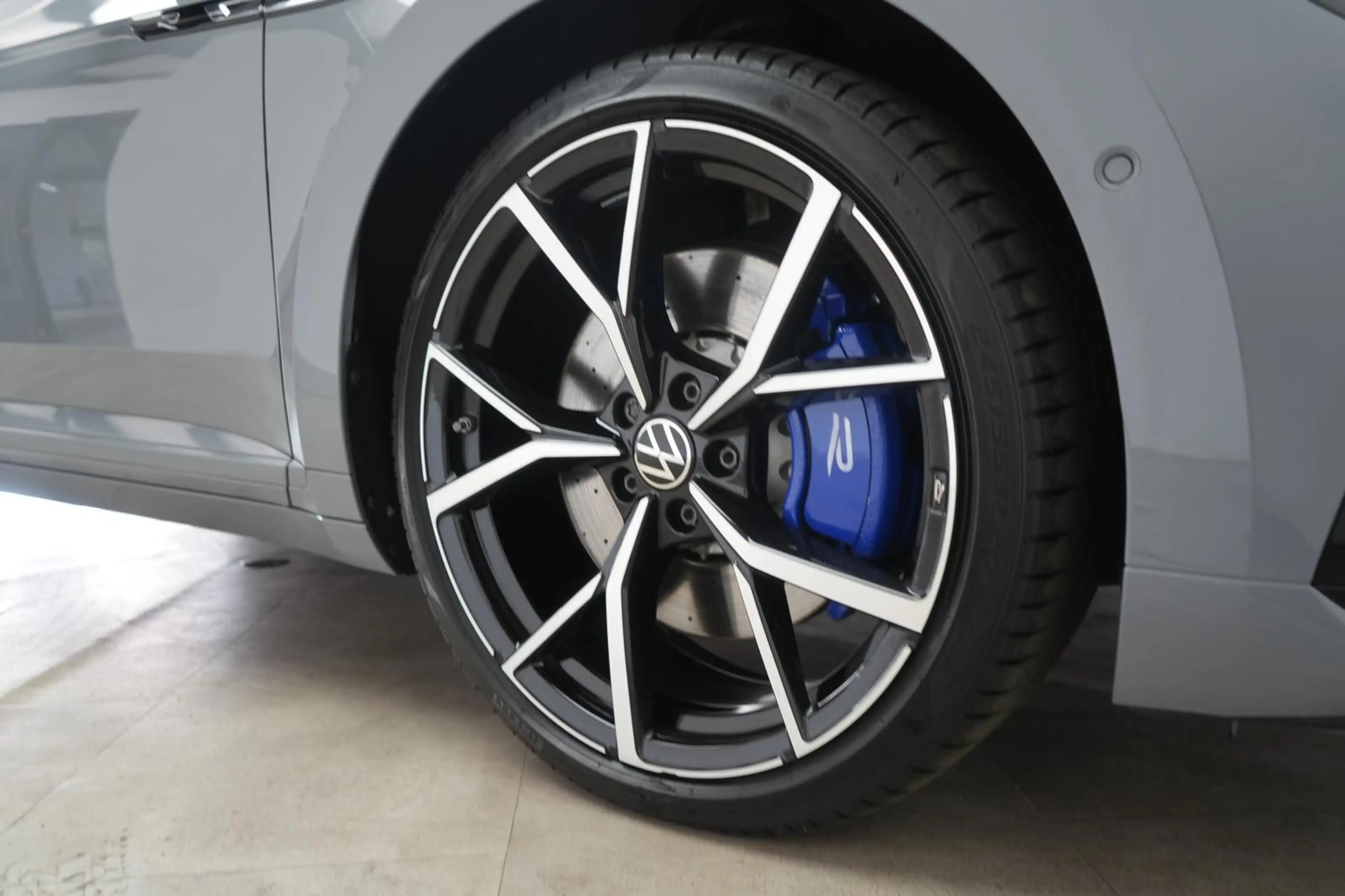 Volkswagen Arteon Shooting Brake R 2.0 TSI 4Motion Leder/AC — photo 13