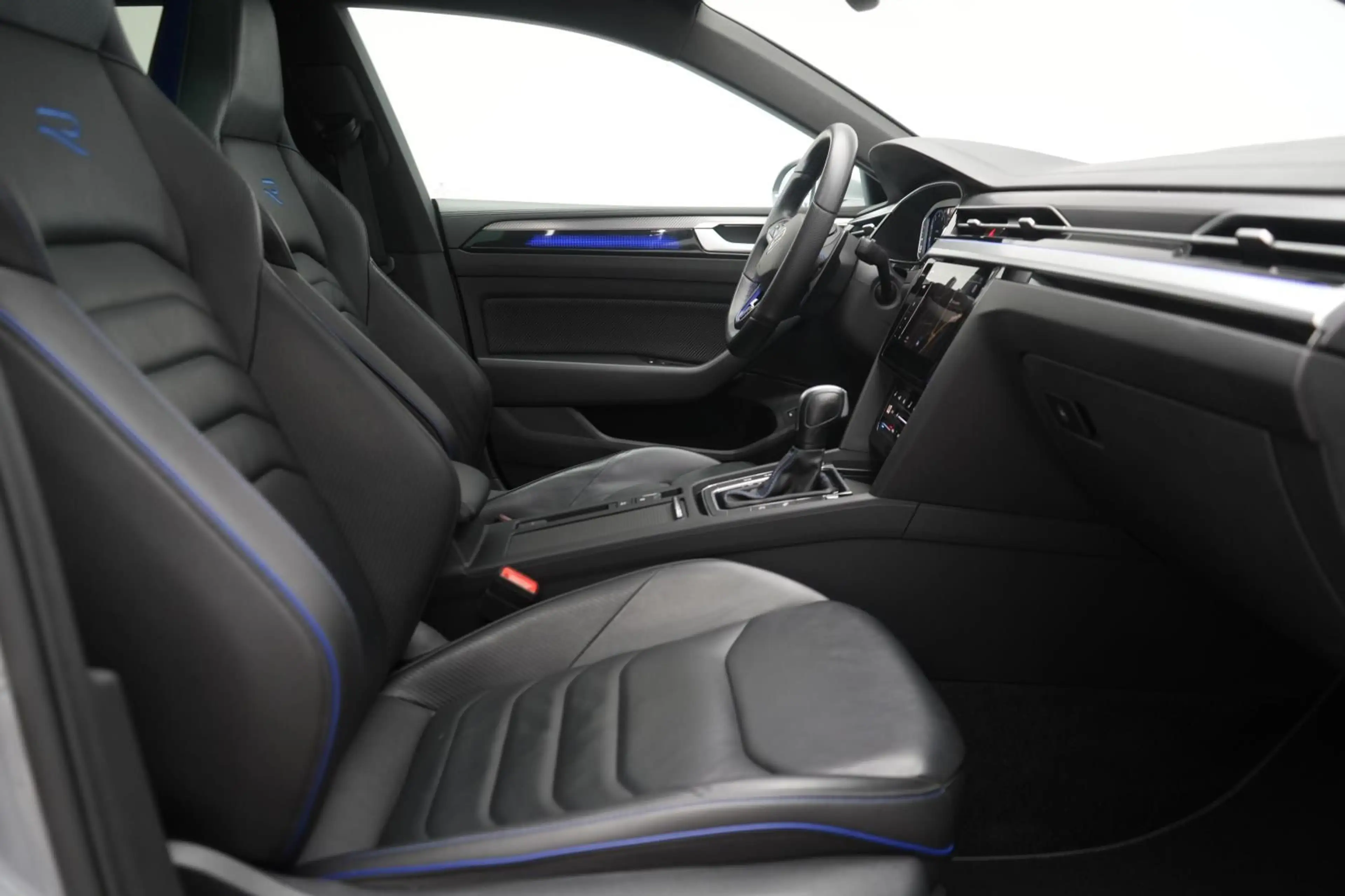 Volkswagen Arteon Shooting Brake R 2.0 TSI 4Motion Leder/AC — photo 15