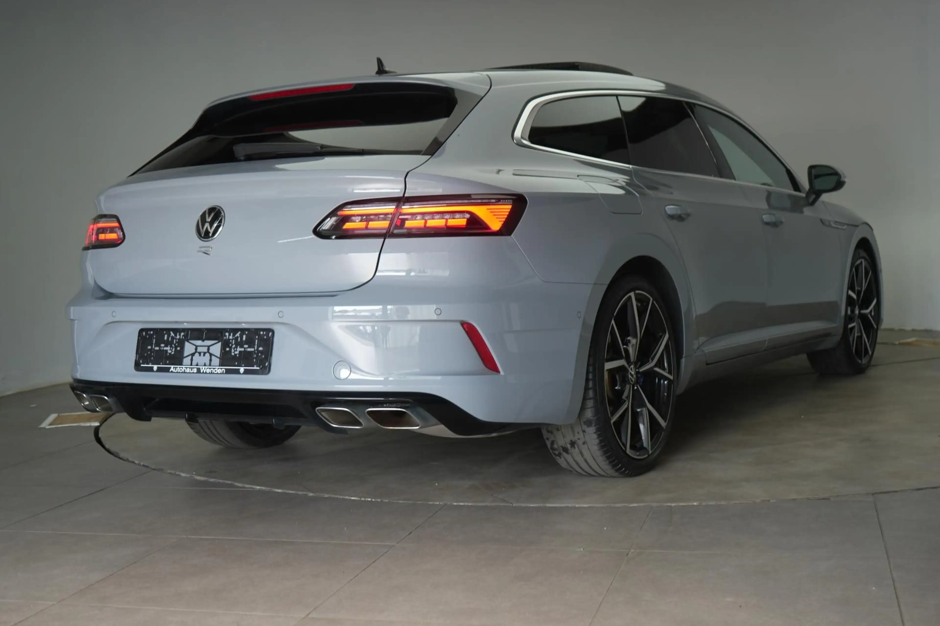 Volkswagen Arteon Shooting Brake R 2.0 TSI 4Motion Leder/AC — photo 4