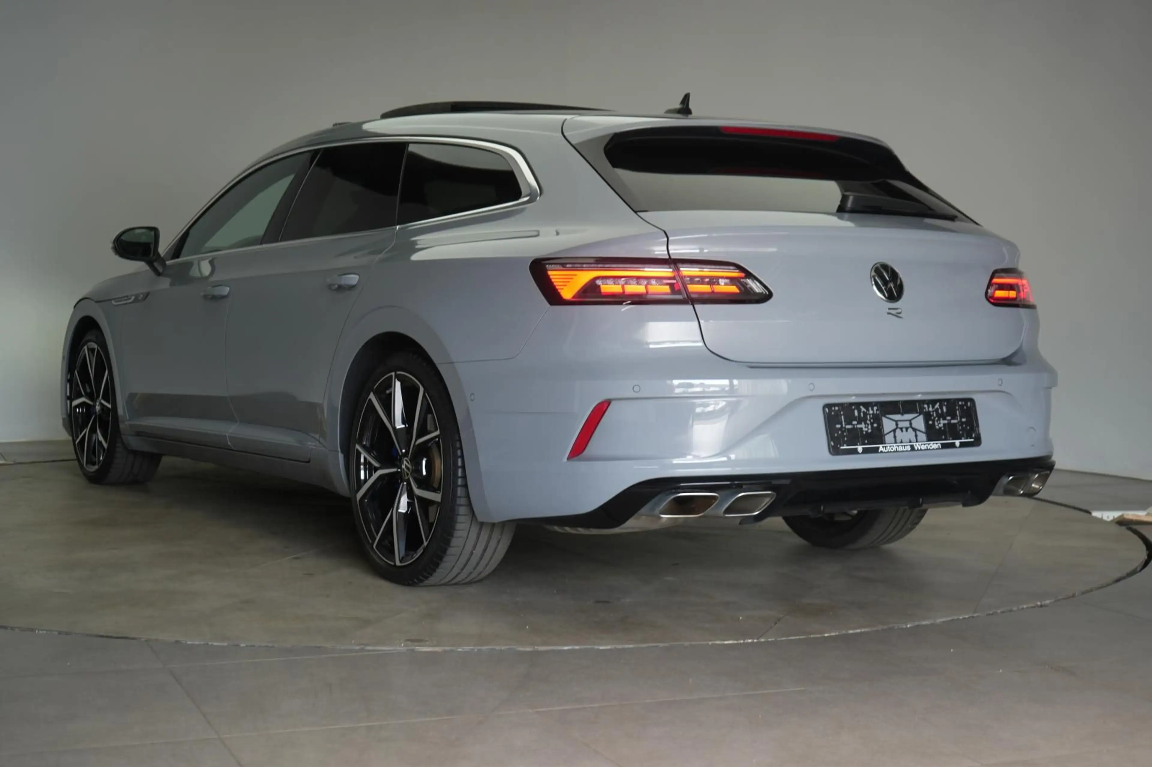 Volkswagen Arteon Shooting Brake R 2.0 TSI 4Motion Leder/AC — photo 5