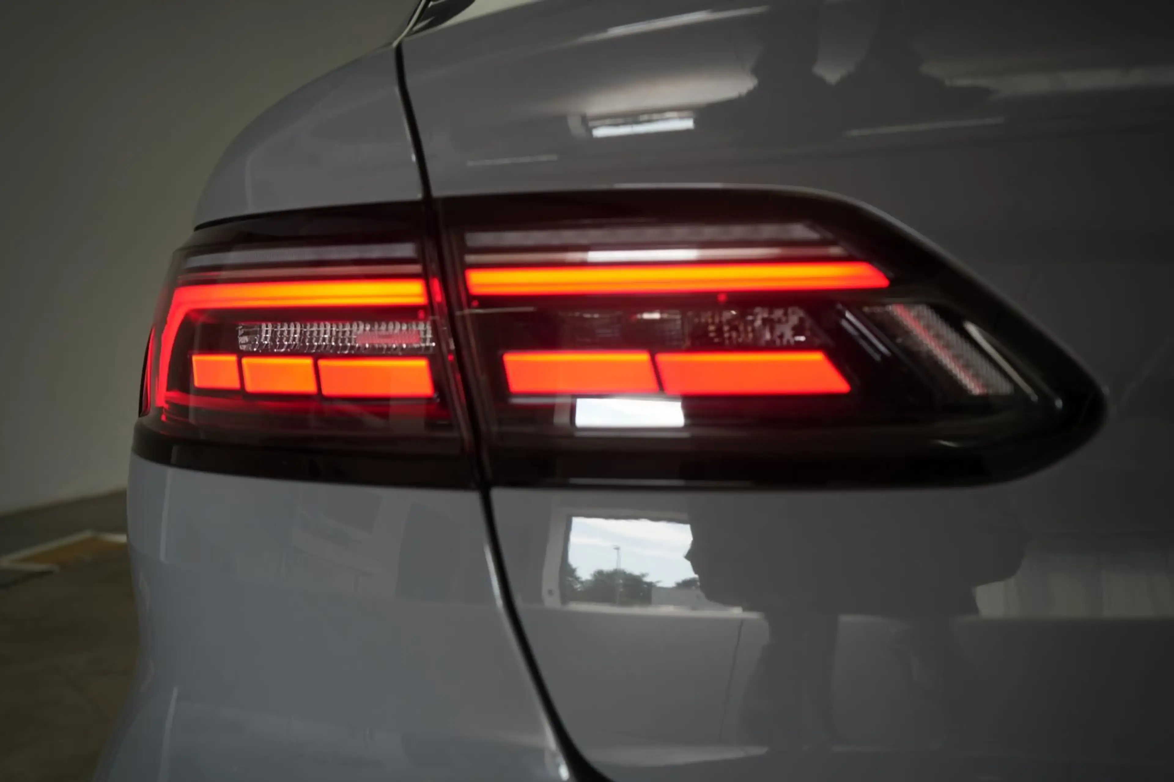 Volkswagen Arteon Shooting Brake R 2.0 TSI 4Motion Leder/AC — photo 10