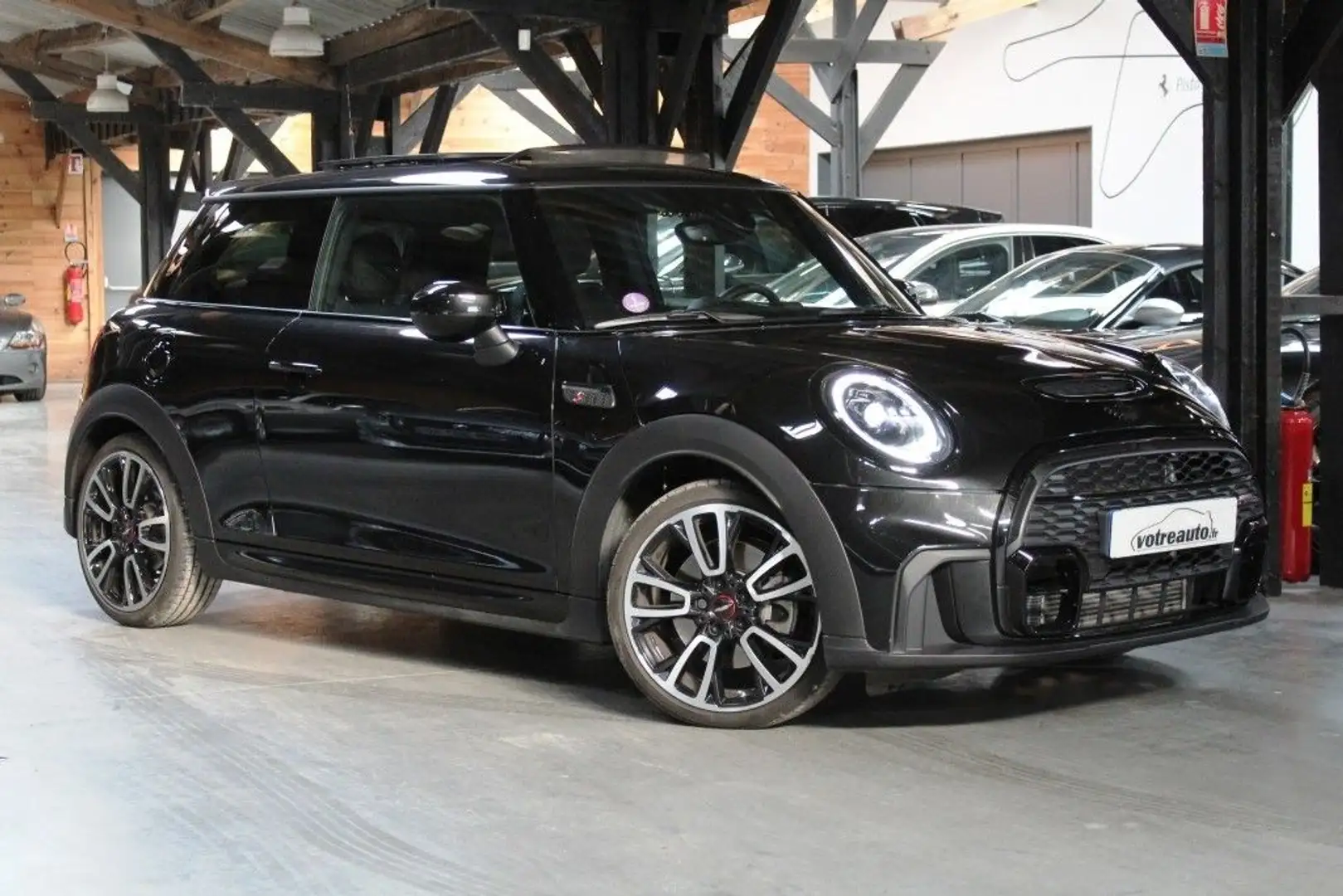 MINI Cooper S III (2) (F56) HATCH 2.0 178 COOPER S FINITION JCW BVA7 3P Noir - 1