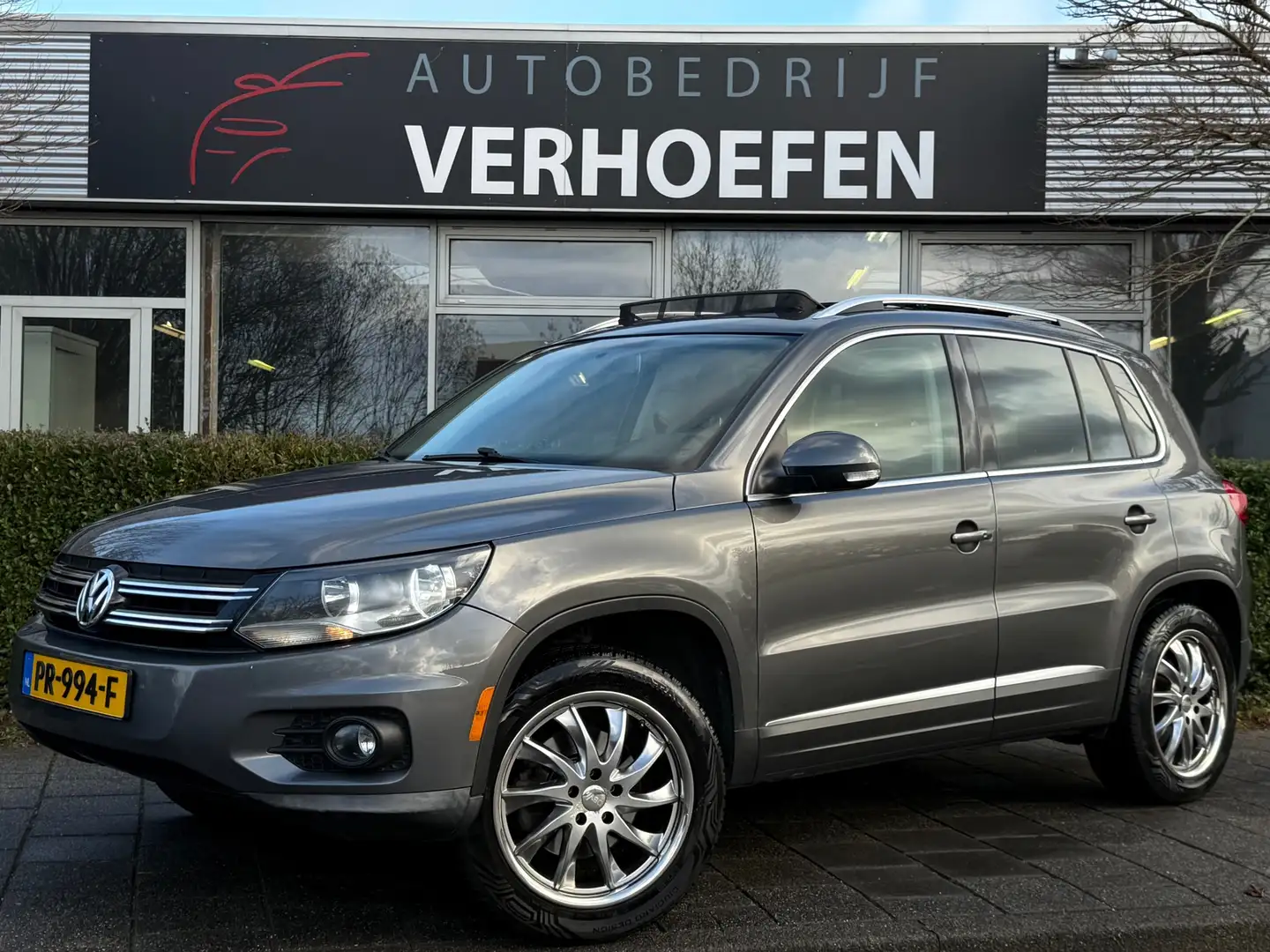 Volkswagen Tiguan 2.0 TSI Sport&Style 4Motion - AUTOMAAT - PANORAMAD Gris - 1