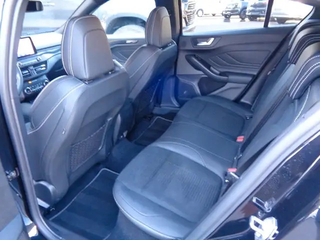 Ford Focus view 8